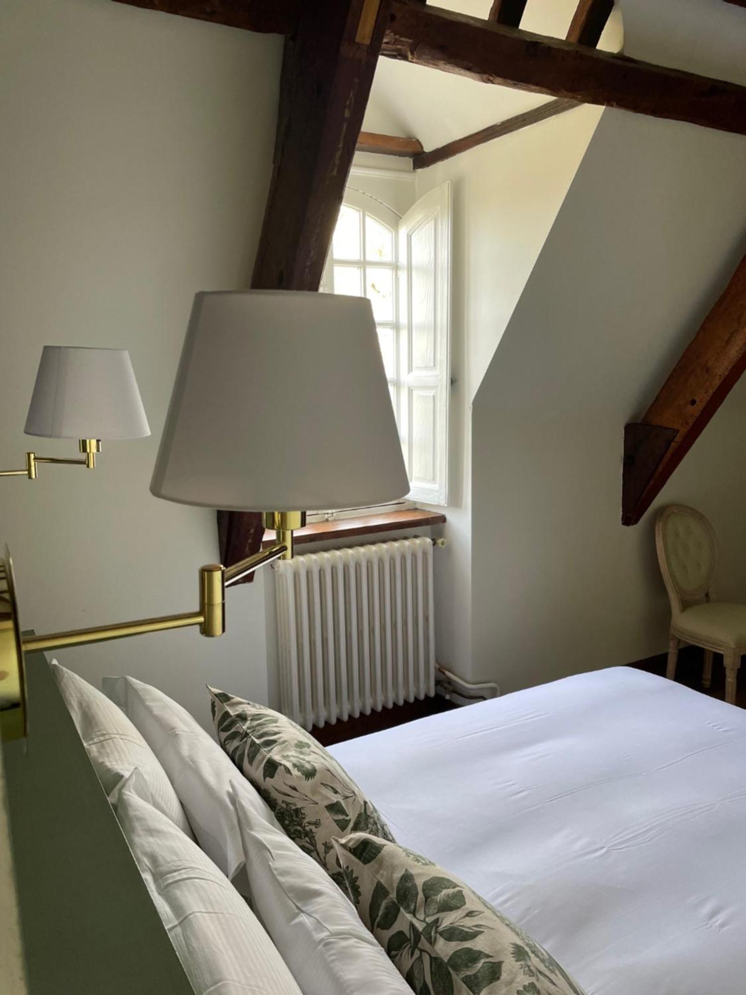 Bed and Breakfast La Meffrais 1741 Dinan Habitación foto
